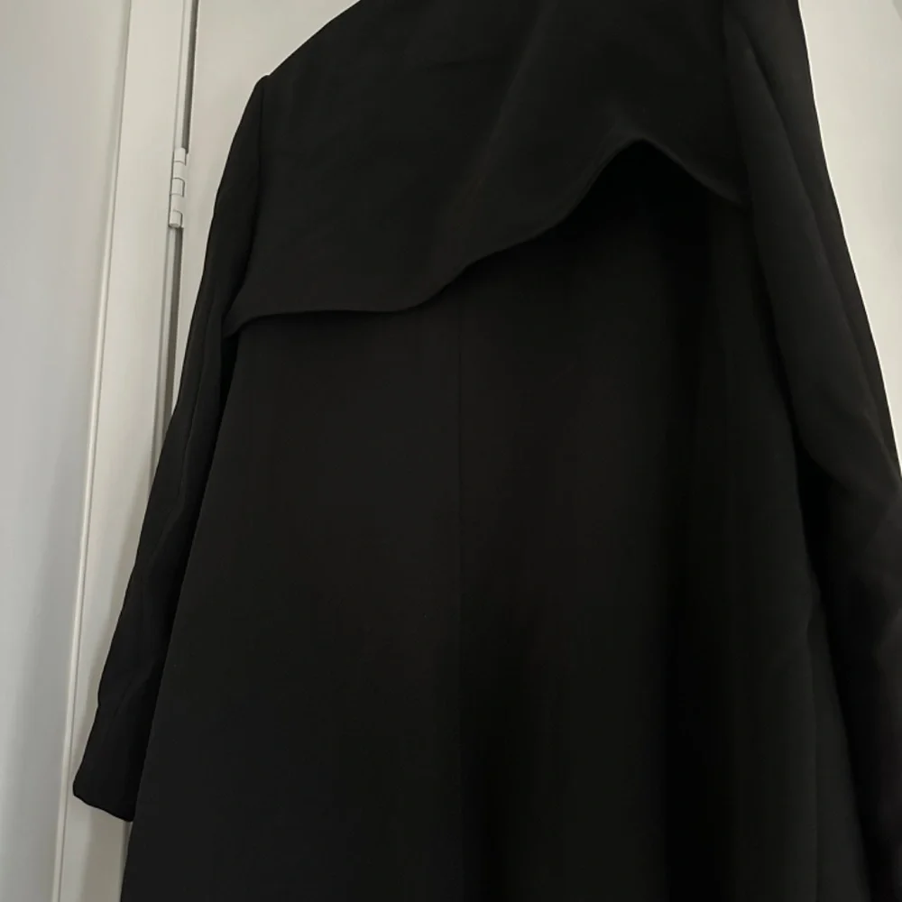 Club Monaco Trench coat - Picture 2 of 4